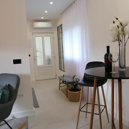 Flora Studio Apartments Кореница Экстерьер фото