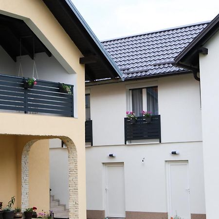 Flora Studio Apartments Кореница Экстерьер фото