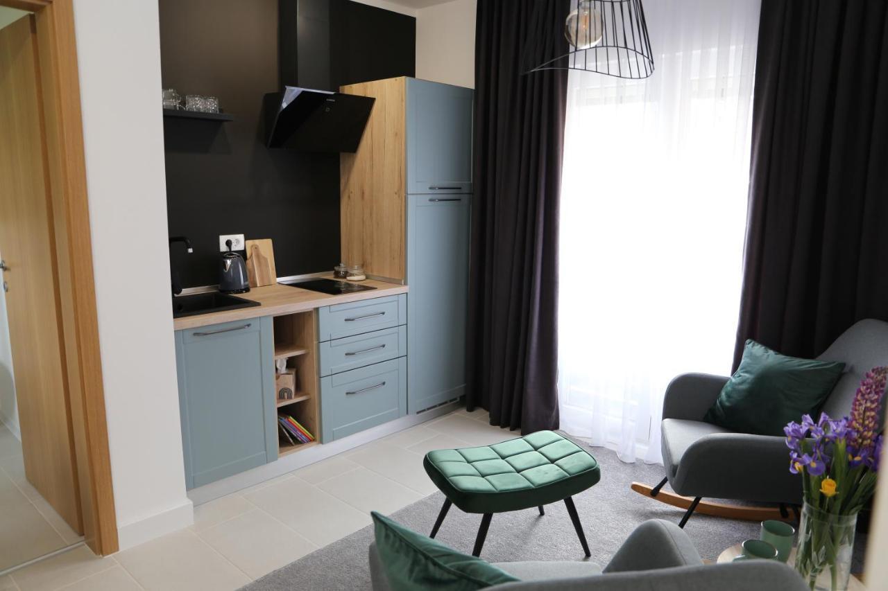 Flora Studio Apartments Кореница Экстерьер фото