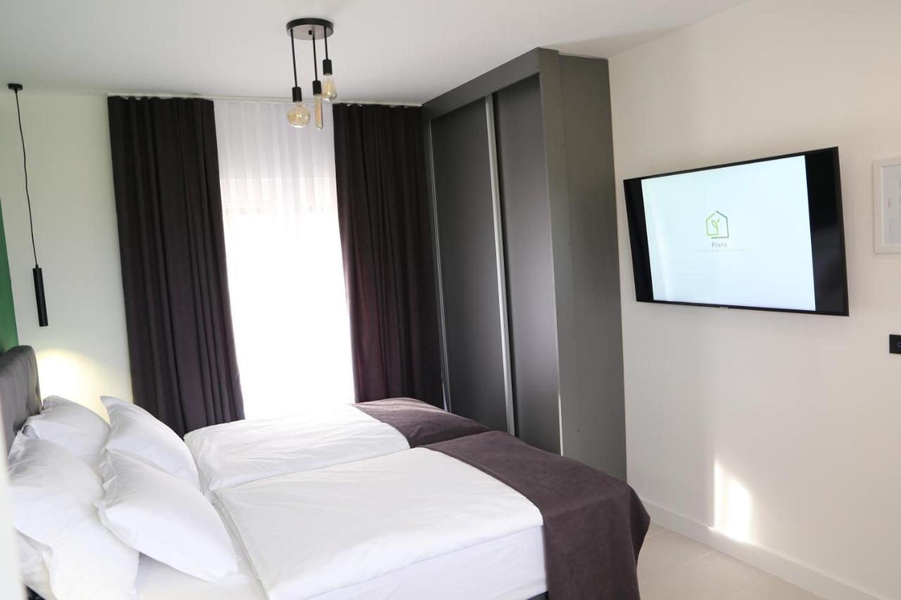 Flora Studio Apartments Кореница Экстерьер фото